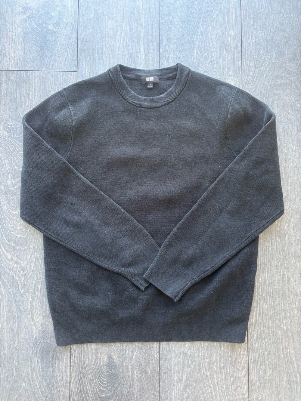 ‹ Uniqlo› Men's black
Crewneck Sweater
